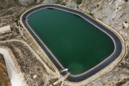 A través de la Sociedad Mercantil Estatal de Infraestructuras Agrarias (SEIASA),