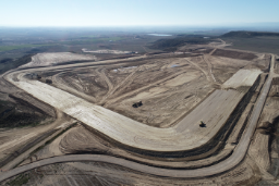 A través de la Sociedad Mercantil Estatal de Infraestructuras Agrarias (SEIASA)