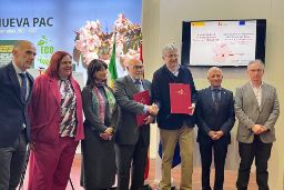 HOY, EN EL ACTO DE FIRMA DE UN CONVENIO ENTRE SEIASA Y LA COMUNIDAD DE REGANTES DEL CANAL DEL ZÚJAR