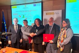 Mediante la firma de un convenio con los regantes