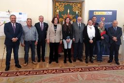 Con la firma de tres convenios