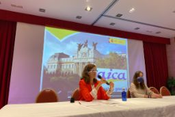 Hoy, en una jornada organizada por las organizaciones agrarias del sector lácteo, en Hoznayo (Cantabria)