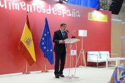 EN UNA VISITA AL SALÓN GOURMETS, FERIA INTERNACIONAL DE ALIMENTACIÓN Y BEBIDAS DE CALIDAD 