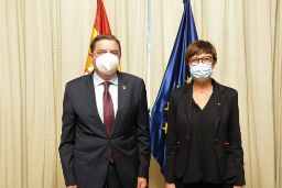 Hoy, en una reunión celebrada en el ministerio 