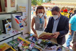 Hoy, en su visita a la Feria del Libro de Madrid 