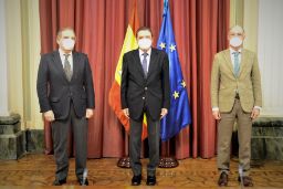 EN UNA REUNIÓN MANTENIDA HOY EN LA SEDE DEL MINISTERIO