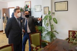 UBICADAS EN LA CALLE ALMAGRO 