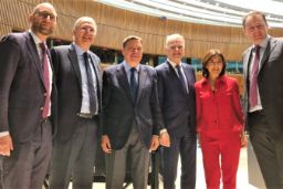 Hoy, en Luxemburgo, en el Consejo de Ministros de Agricultura de la UE 