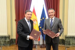 Acto de comunicación de la prórroga del convenio entre el Ministerio de Agricultura, Pesca y Alimentación y CaixaBank