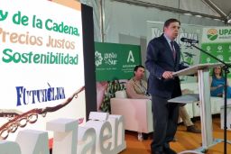 DURANTE SU VISITA A LA FERIA FUTUROLIVA, EN BAEZA (JAÉN)  