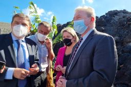 El comisario europeo y el ministro de Agricultura visitan La Palma