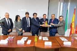 El ministro visita la principal zona productora de espárrago verde de España