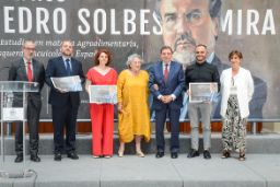 En la entrega del I Premio Pedro Solbes Mira de estudios en materia agroalimentaria, pesquera y acuícola