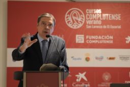 Hoy, en los cursos de verano de la Universidad Complutense en San Lorenzo de El Escorial