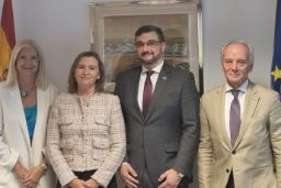 Durante una visita al centro de seguimiento de buques pesqueros