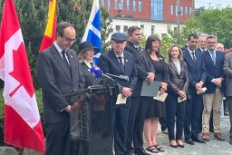 Una estatua conmemorativa y una placa mantendrán vivo su recuerdo