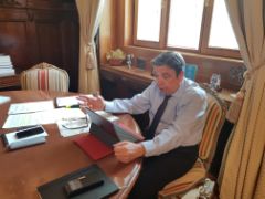 HOY, A TRAVÉS DE UNA CONFERENCIA TELEFÓNICA