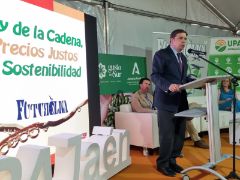 DURANTE SU VISITA A LA FERIA FUTUROLIVA, EN BAEZA (JAÉN)  