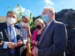 El comisario europeo y el ministro de Agricultura visitan La Palma