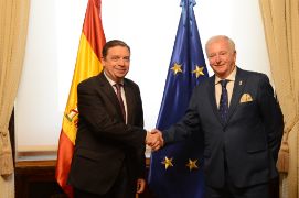 Hoy, en la sede del ministerio 