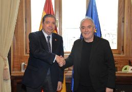 19.03.2025 Ministro y Ferrán Adriá  (2)