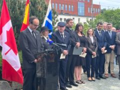 Una estatua conmemorativa y una placa mantendrán vivo su recuerdo