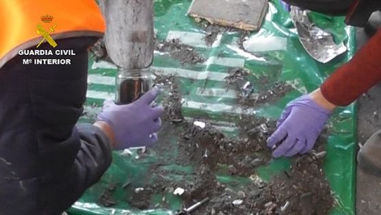 El SEPRONA de la Guardia Civil, dentro de la Operación “HONDAKINA”, desmantela una trama que gestionaba  irregularmente toneladas de residuos...
