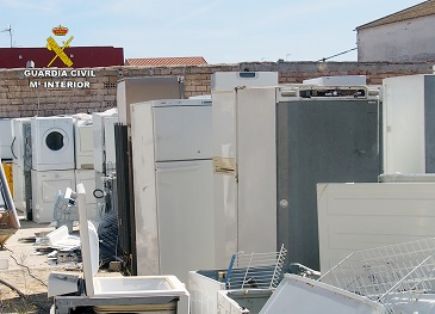 La Guardia Civil inmoviliza miles de residuos ilegales, en el marco de la operación ‘NO FROST’ del  ‘Plan para la protección del medio ambiente’. 
