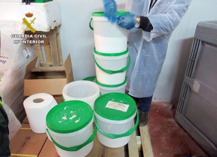 Irregularidades en la comercialización de atún. La Guardia Civil investiga a cuatro personas por supuestos delitos contra la salud pública, dentro...