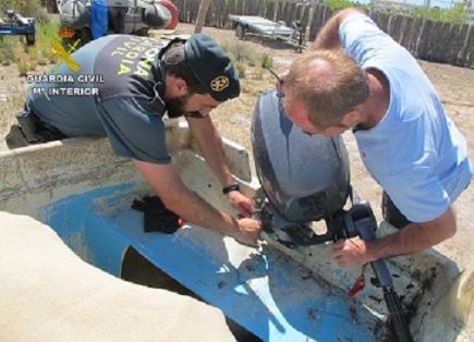 En el marco del  ‘Plan Anual de Control Integral de Actividades Pesqueras (P.A.C.I.A.P.)’, la Guardia Civil decomisa dos embarcaciones de pesca y...