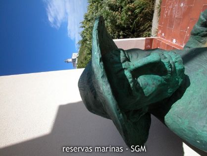 Autor: D. K. Kersting Título: Estatua de pescador