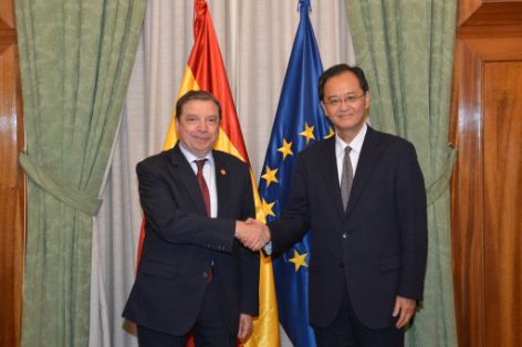 13.05.2025 Ministro y Embajador Japón  (4)