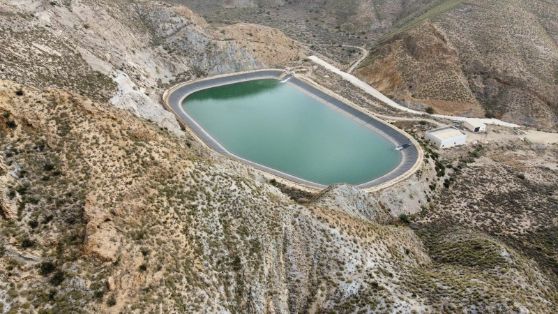A través de la Sociedad Mercantil Estatal de Infraestructuras Agrarias (SEIASA),