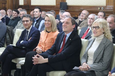 CON FONDOS DEL PLAN DE RECUPERACIÓN, TRANSFORMACIÓN Y RESILIENCIA 