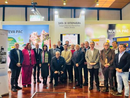 HOY, EN EL ACTO DE FIRMA DE UN CONVENIO ENTRE SEIASA Y LA COMUNIDAD DE REGANTES DEL CANAL DEL ZÚJAR