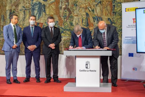 A TRAVÉS DE DOS CONVENIOS ENTRE LA SOCIEDAD ESTATAL SEIASA Y LOS REGANTES 