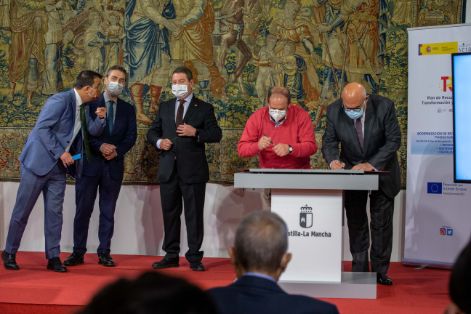 A TRAVÉS DE DOS CONVENIOS ENTRE LA SOCIEDAD ESTATAL SEIASA Y LOS REGANTES 