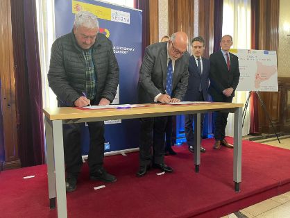 CON FONDOS DEL PLAN DE RECUPERACIÓN, TRANSFORMACIÓN Y RESILIENCIA 