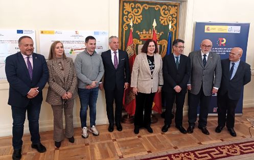 Con la firma de tres convenios