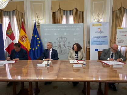 Con la firma de tres convenios