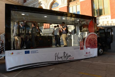 Hoy, en la clausura del acto de presentación de los programas europeos de promoción del jamón ibérico 
