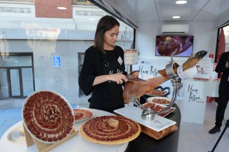Hoy, en la clausura del acto de presentación de los programas europeos de promoción del jamón ibérico 