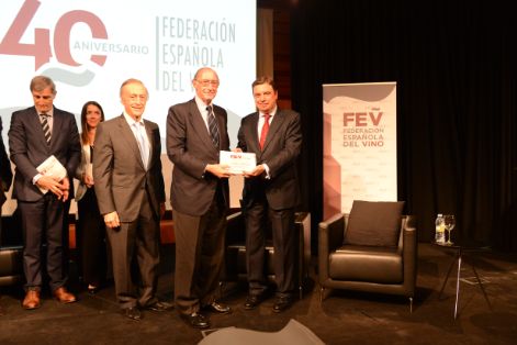 Hoy, en la clausura del 40 aniversario de la Federación española del Vino (FEV) 