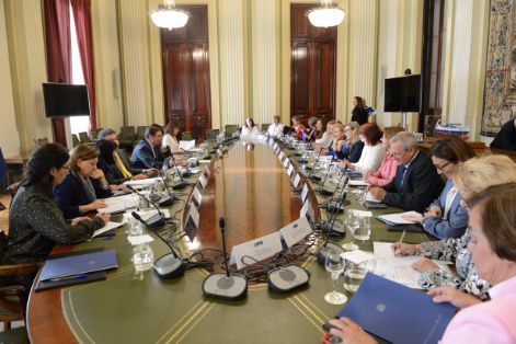 El ministro se reúne con entidades de mujeres rurales 