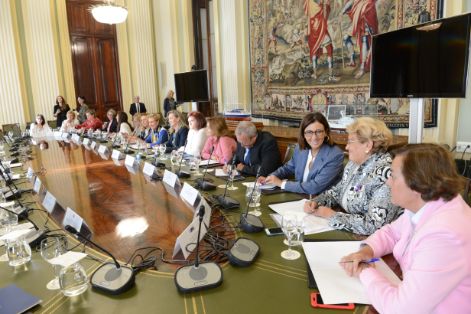 El ministro se reúne con entidades de mujeres rurales 