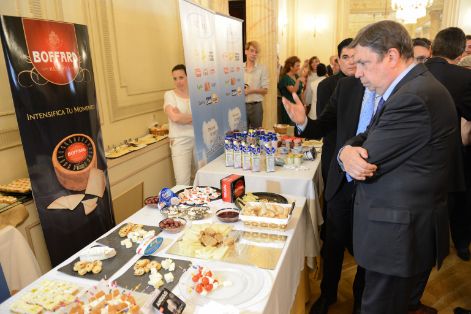 HOY, EN EL ACTO CONMEMORATIVO DEL 60 ANIVERSARIO DEL DÍA INTERNACIONAL LÁCTEO, ORGANIZADO POR FENIL