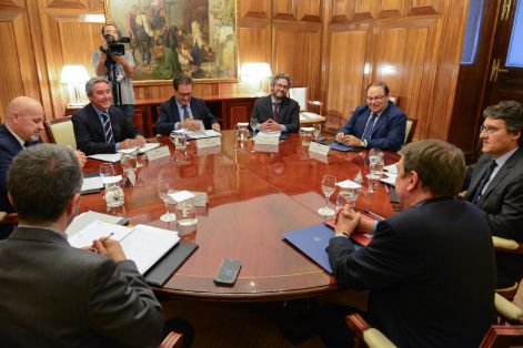 EN UNA REUNIÓN MANTENIDA HOY EN LA SEDE DEL MINISTERIO