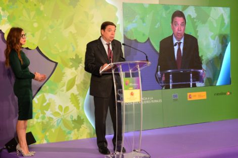 EN LA ENTREGA DE LOS PREMIOS EXCELENCIA A LA INNOVACIÓN PARA MUJERES RURALES 