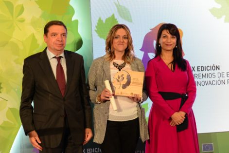 EN LA ENTREGA DE LOS PREMIOS EXCELENCIA A LA INNOVACIÓN PARA MUJERES RURALES 