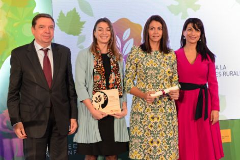 EN LA ENTREGA DE LOS PREMIOS EXCELENCIA A LA INNOVACIÓN PARA MUJERES RURALES 